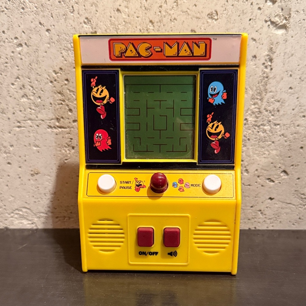 Retro Handheld PAC-MAN Game